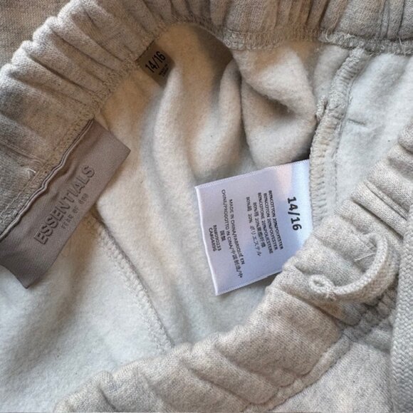 Fear of God ESSENTIALS Light Oatmeal Grey Sweatpants, Size: XS - Picture 4 of 7